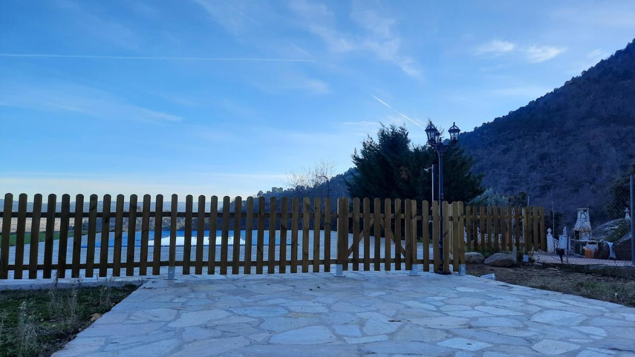 Chalet con piscina y BBQ para 10 personas San Martin de Valdeiglesias Bagian luar foto