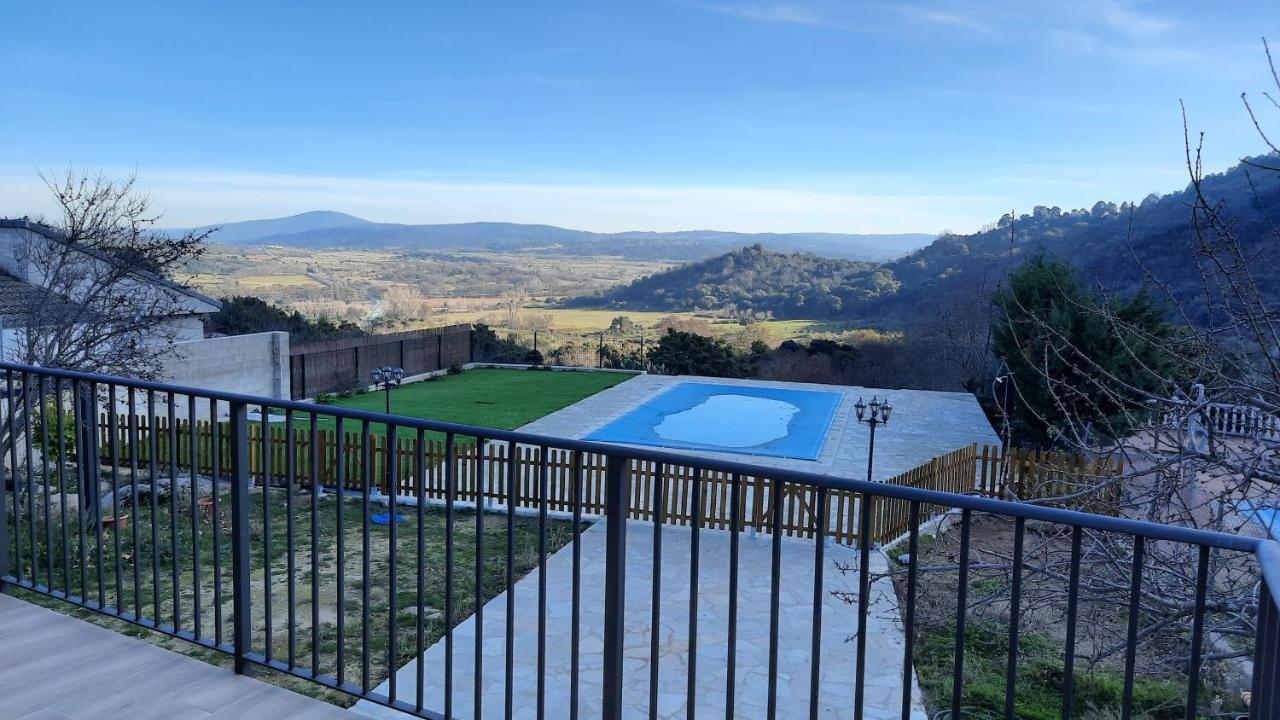 Chalet con piscina y BBQ para 10 personas San Martin de Valdeiglesias Bagian luar foto